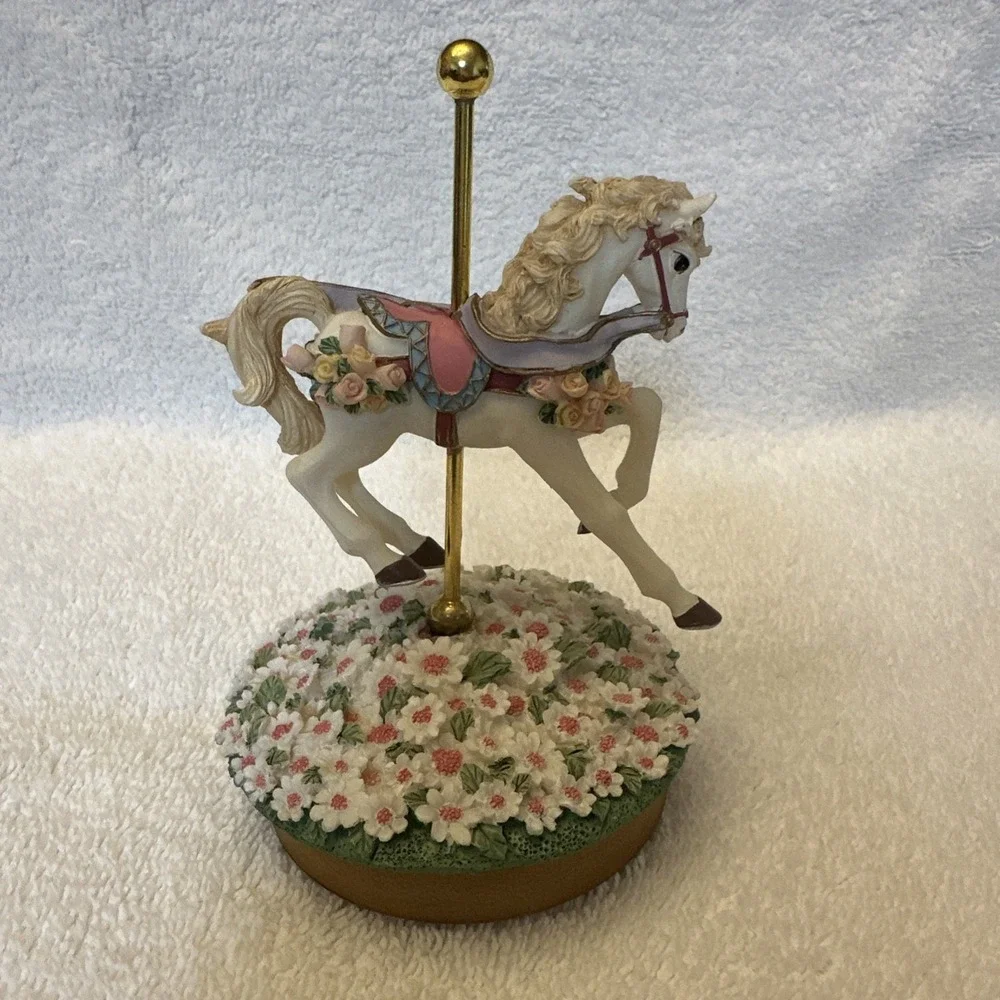 Ceramic Carousel Horse Daisy Flower‎ Base Candle Topper 5 X 3.25